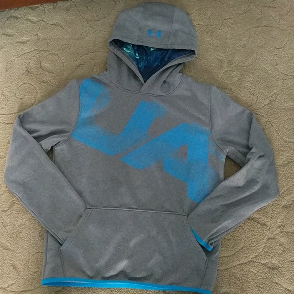 Youth boys Under Armour sweatshirt/hoodie